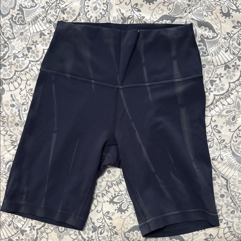 EUC Women’s lululemon Wunder train 8 inch inseam shorts size 6